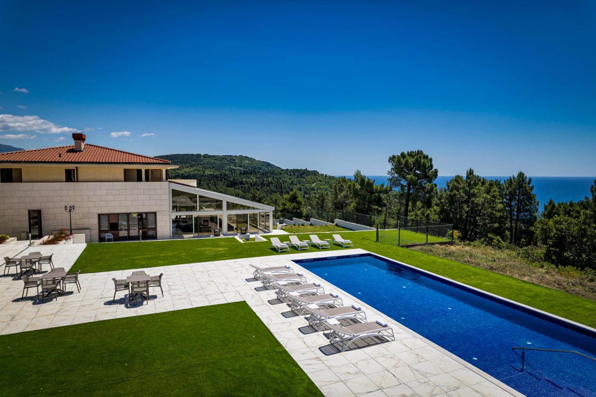 Luxury Estates - Coral & Russelia Villa
