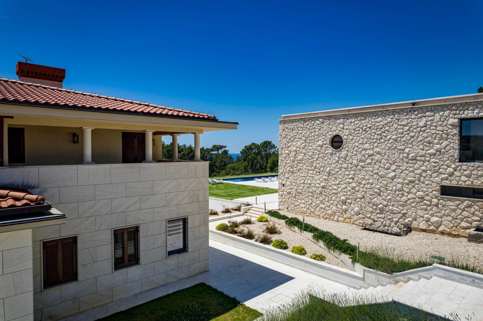 Luxury Estates - Coral & Russelia Villa