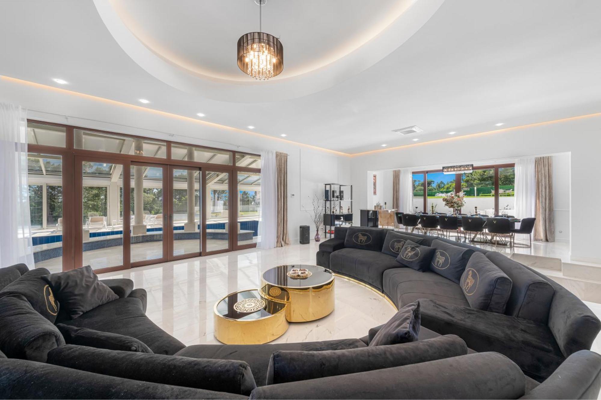 Luxury Estates - Coral & Russelia
