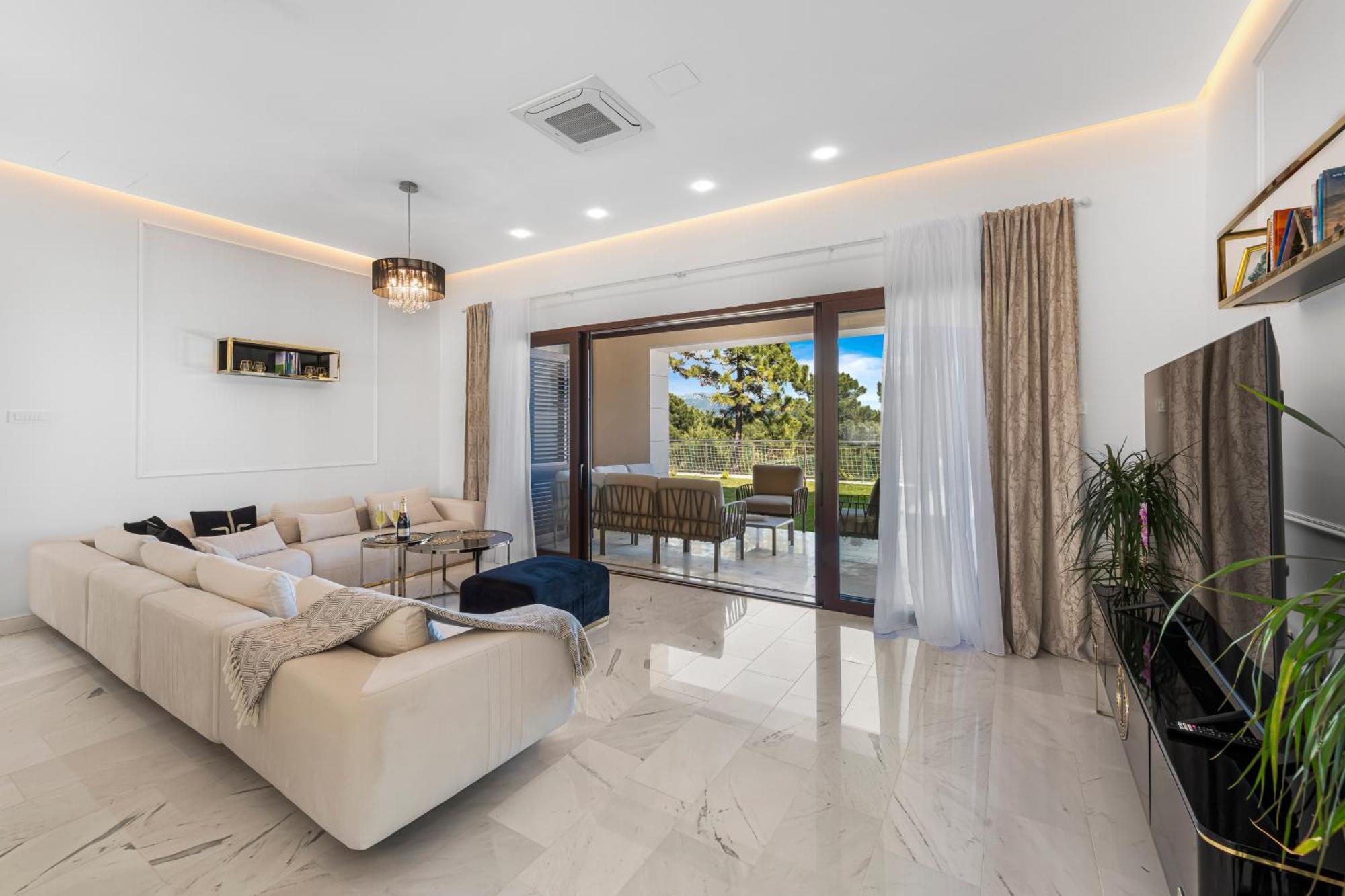 Luxury Estates - Coral & Russelia Villa
