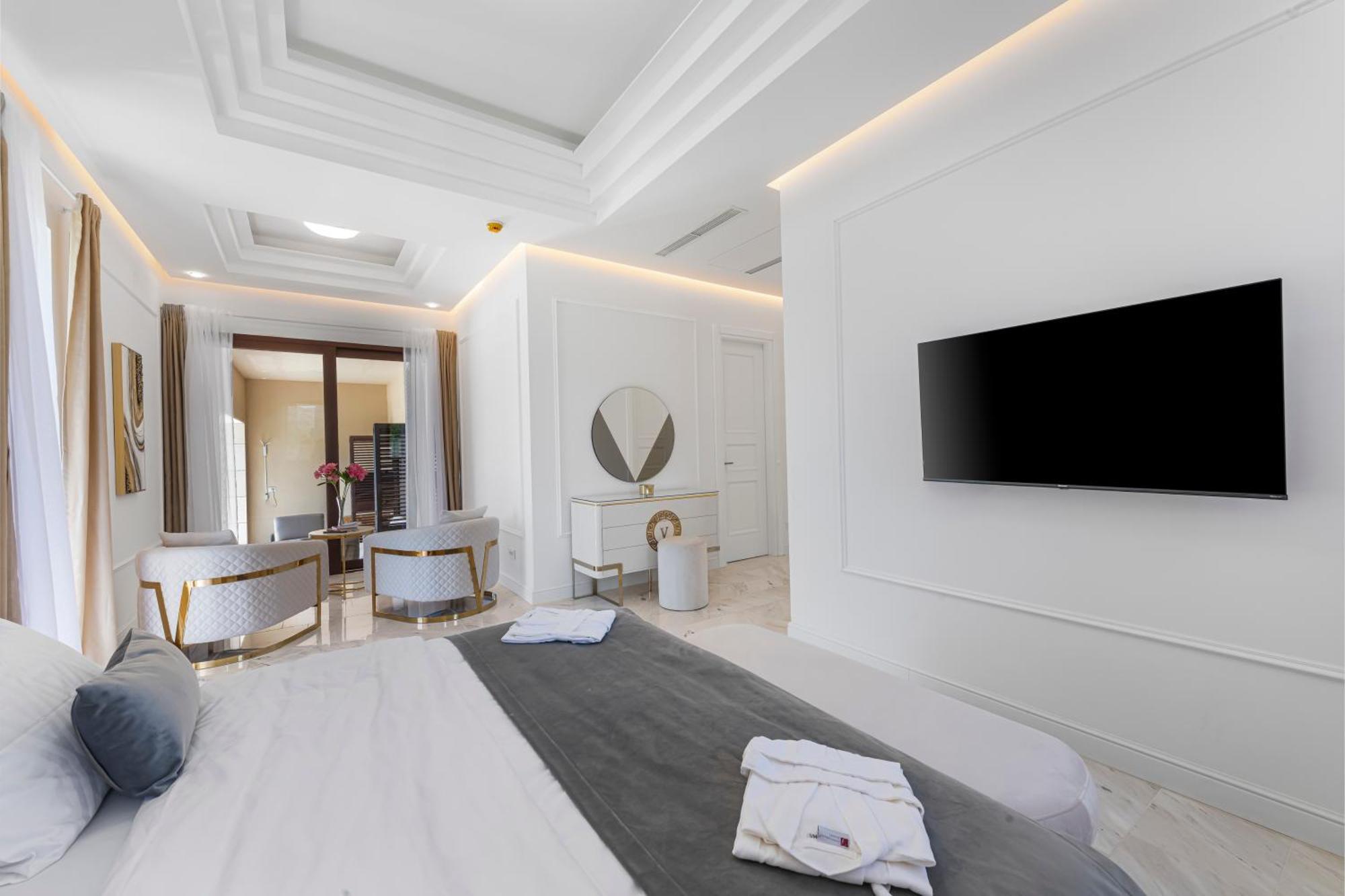 Luxury Estates - Coral & Russelia Villa