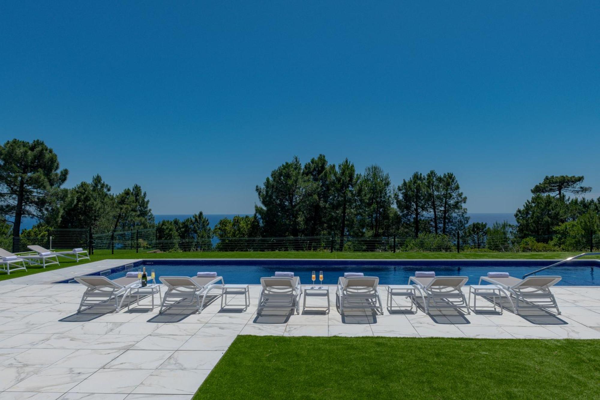 Luxury Estates - Coral & Russelia *