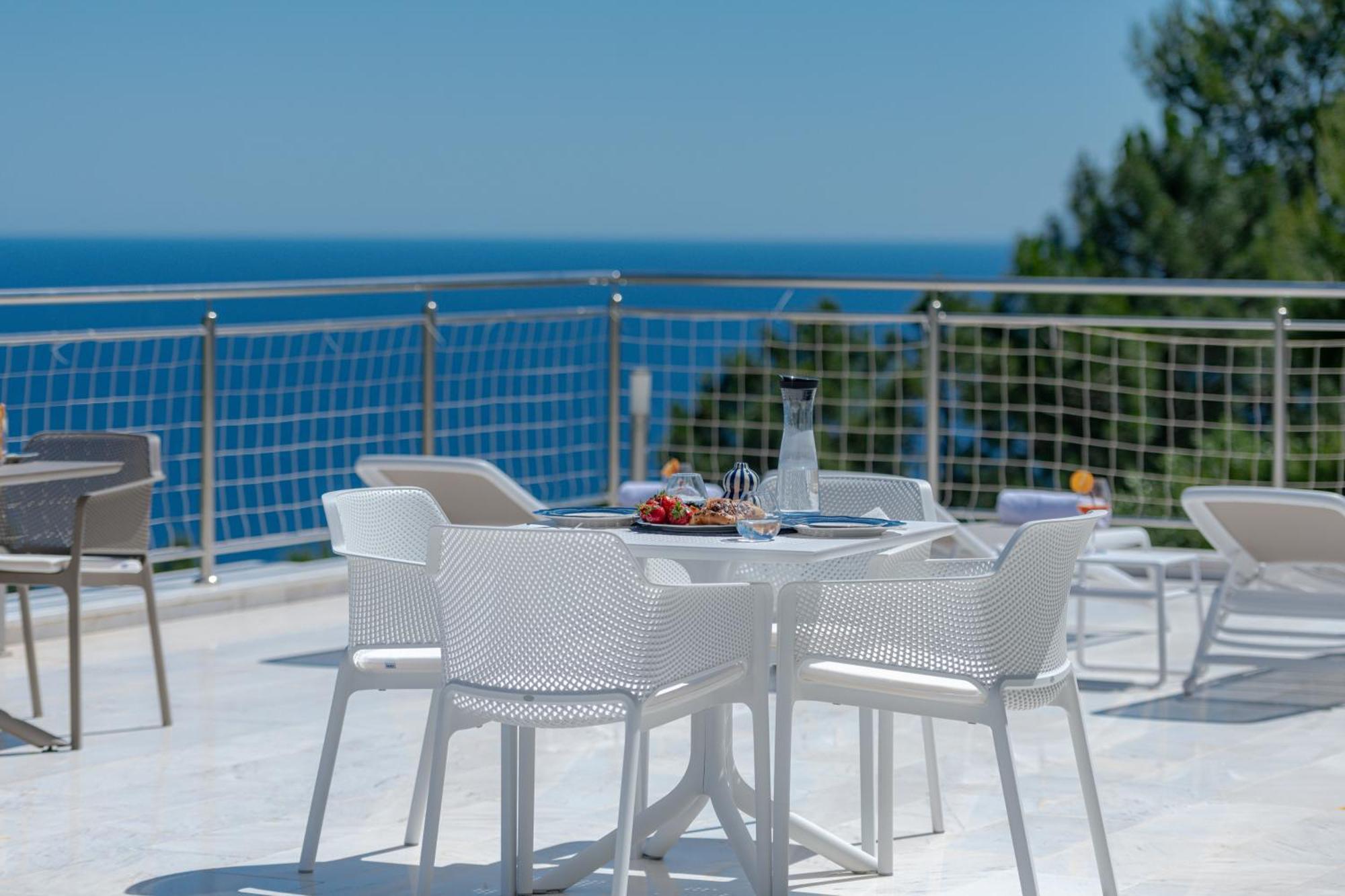 Luxury Estates - Coral & Russelia Villa *