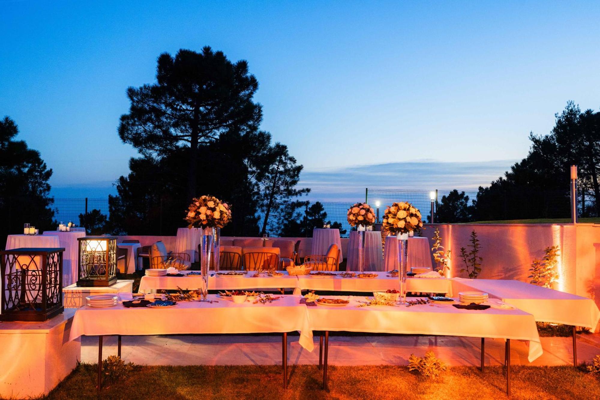 Villa Luxury Estates - Coral & Russelia *