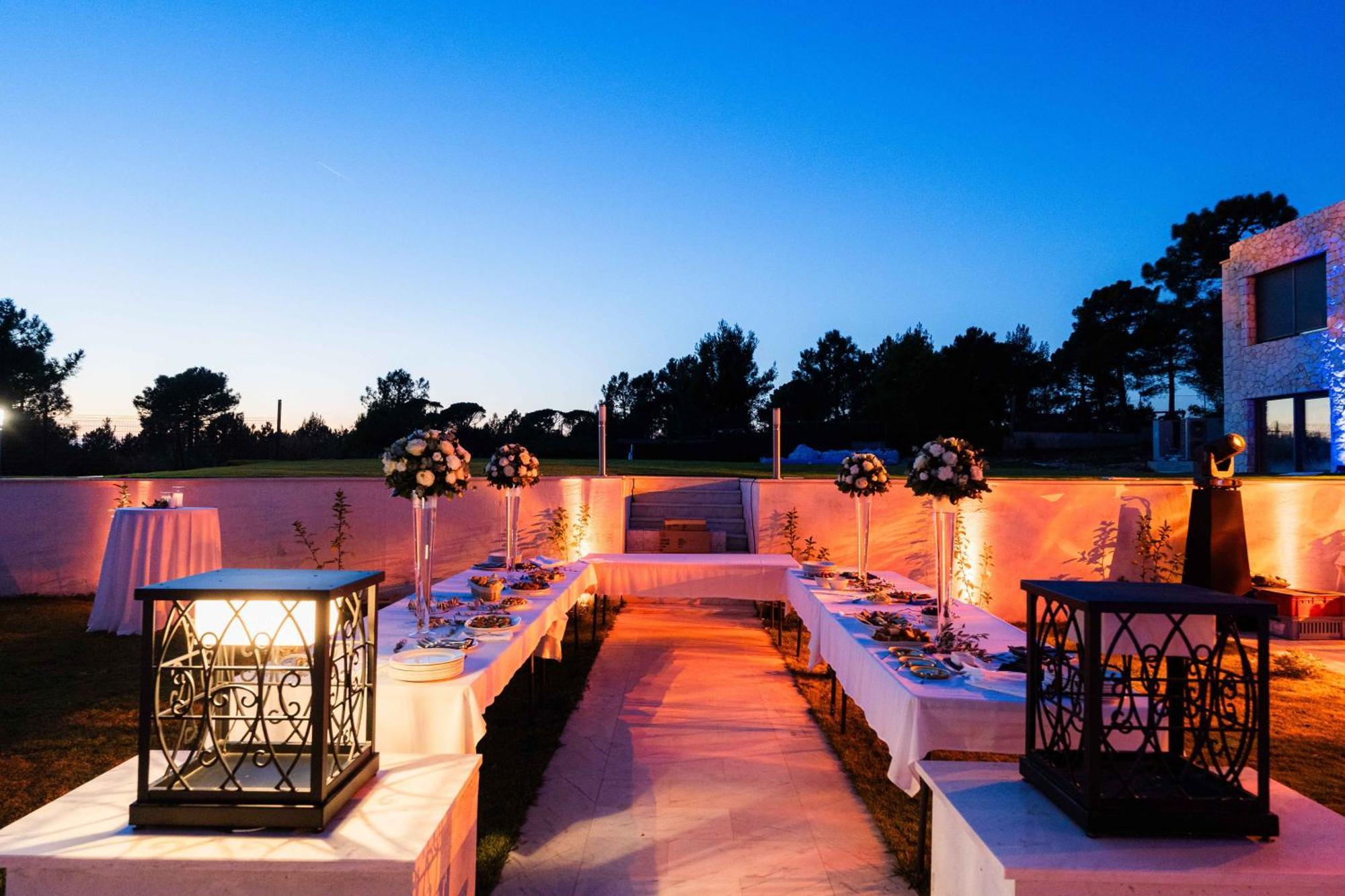 Villa Luxury Estates - Coral & Russelia
